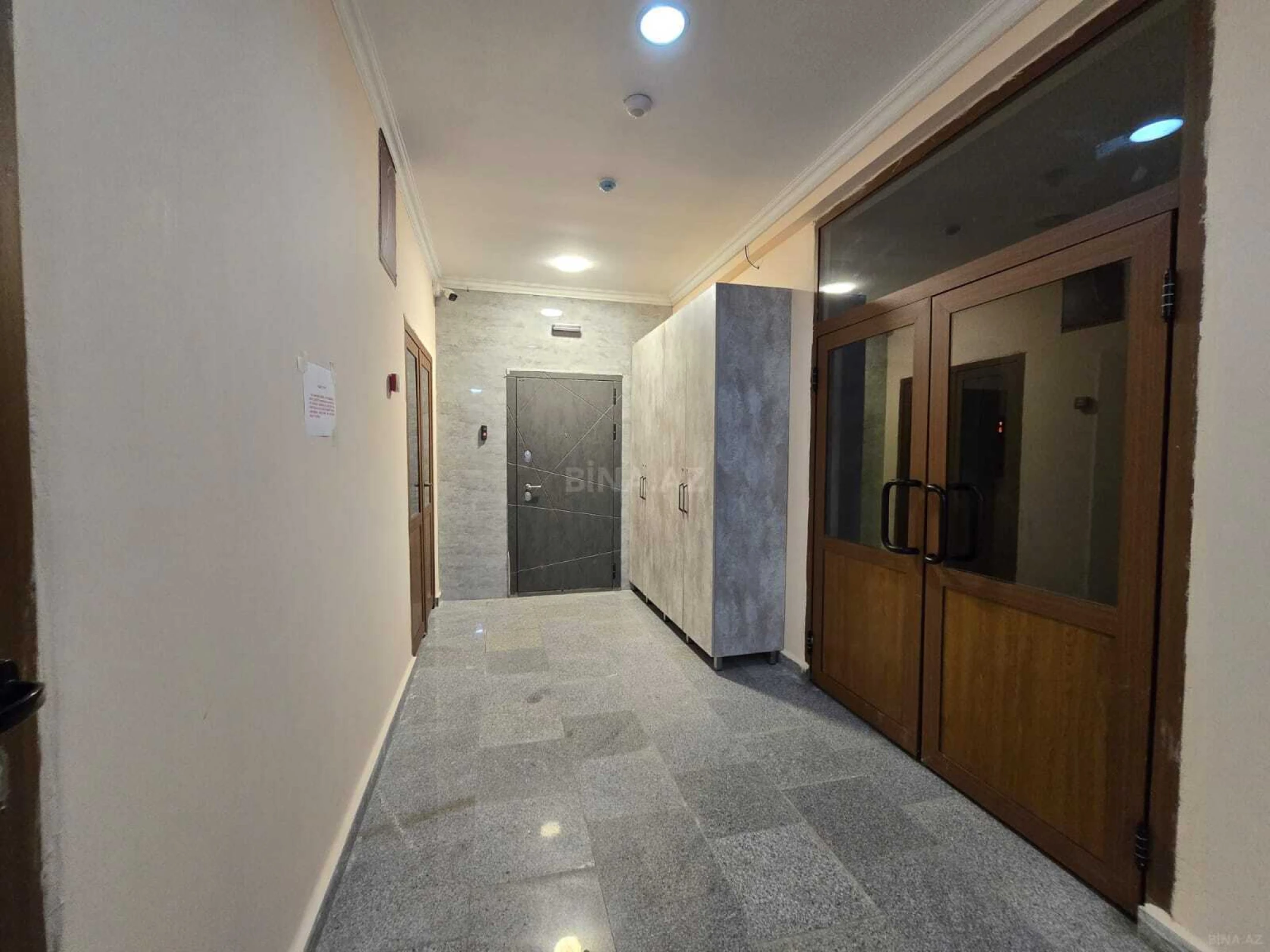 Kirayə verilir 6 otaqlı mənzil 270 m²