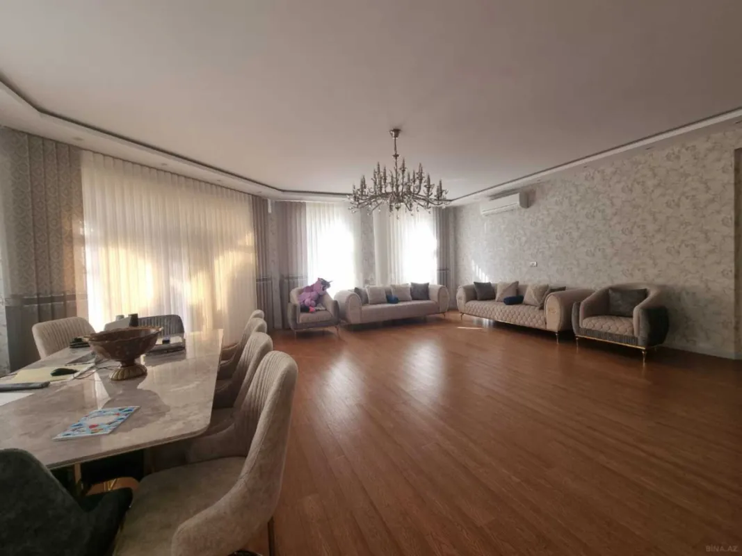 Kirayə verilir 6 otaqlı mənzil 270 m²