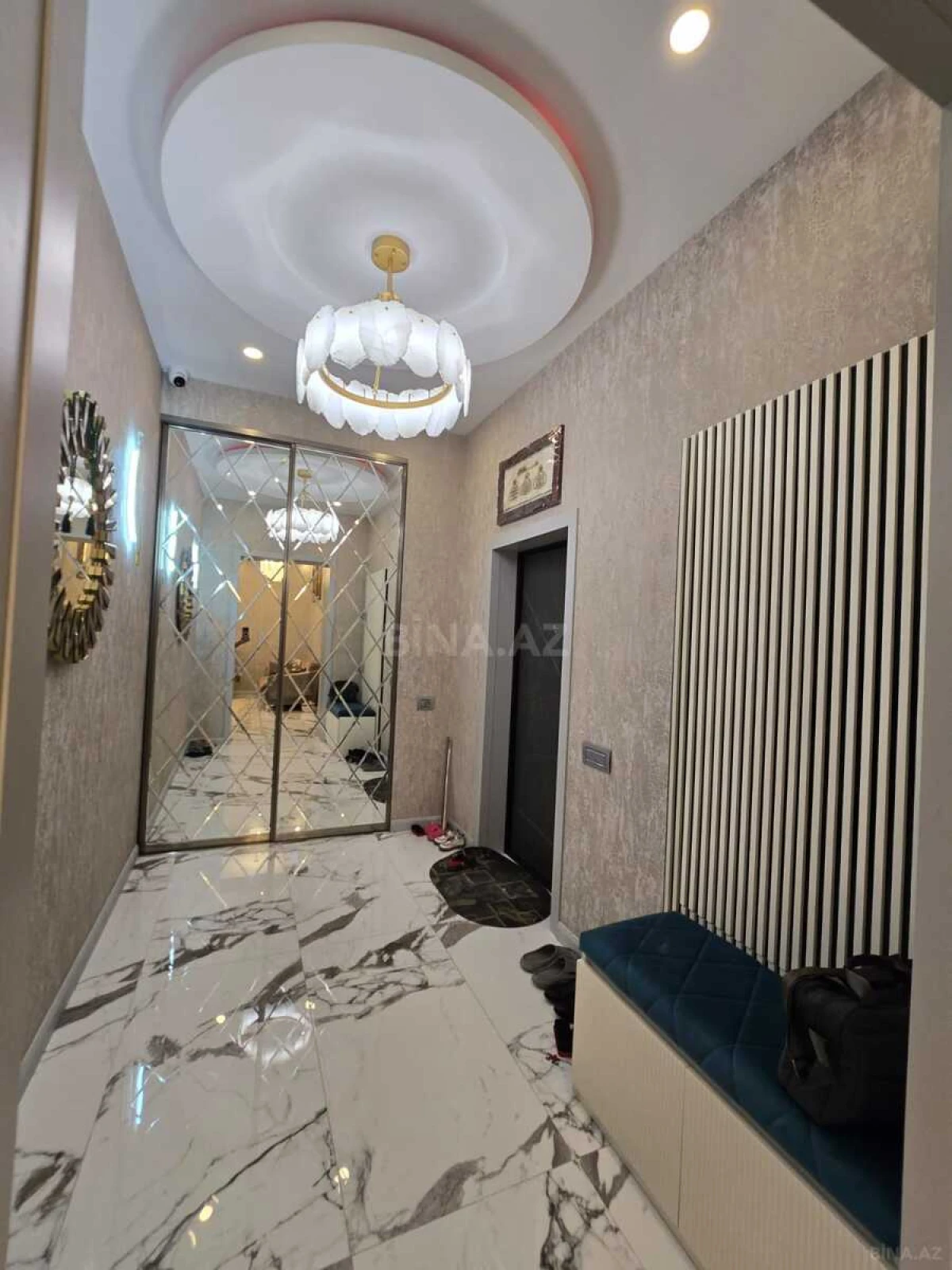 Kirayə verilir 6 otaqlı mənzil 270 m²