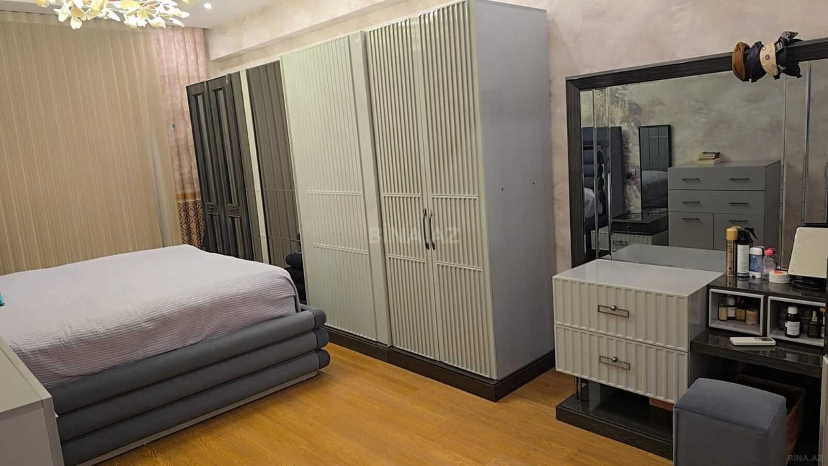 Kirayə verilir 6 otaqlı mənzil 270 m²