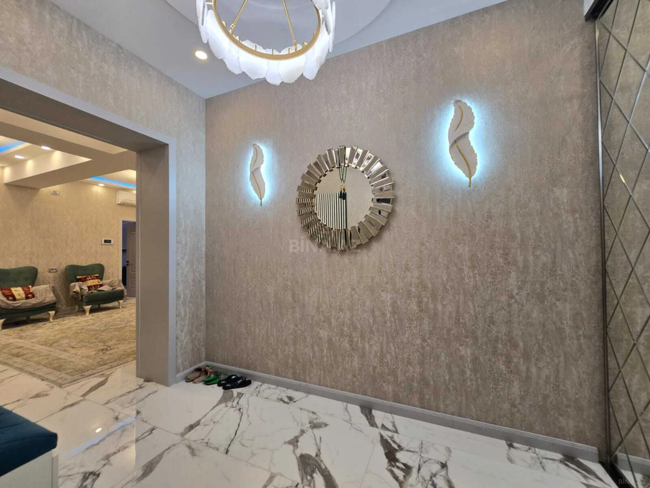 Kirayə verilir 6 otaqlı mənzil 270 m²