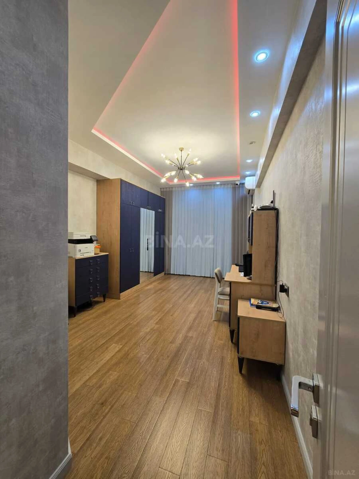 Kirayə verilir 6 otaqlı mənzil 270 m²