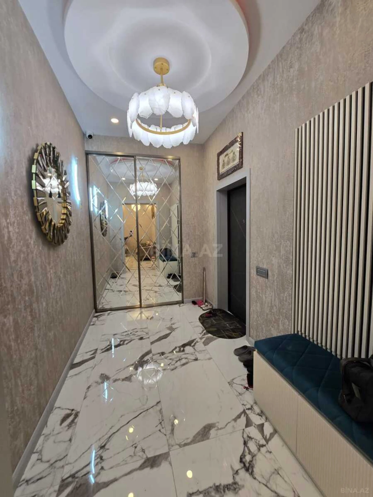 Kirayə verilir 6 otaqlı mənzil 270 m²