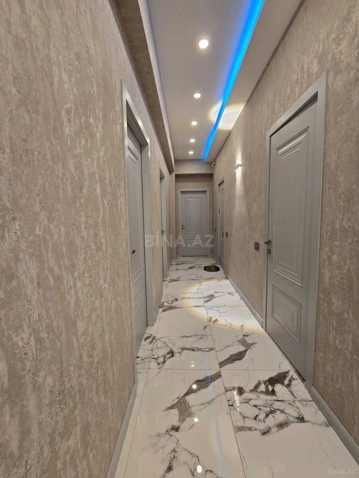 Kirayə verilir 6 otaqlı mənzil 270 m²