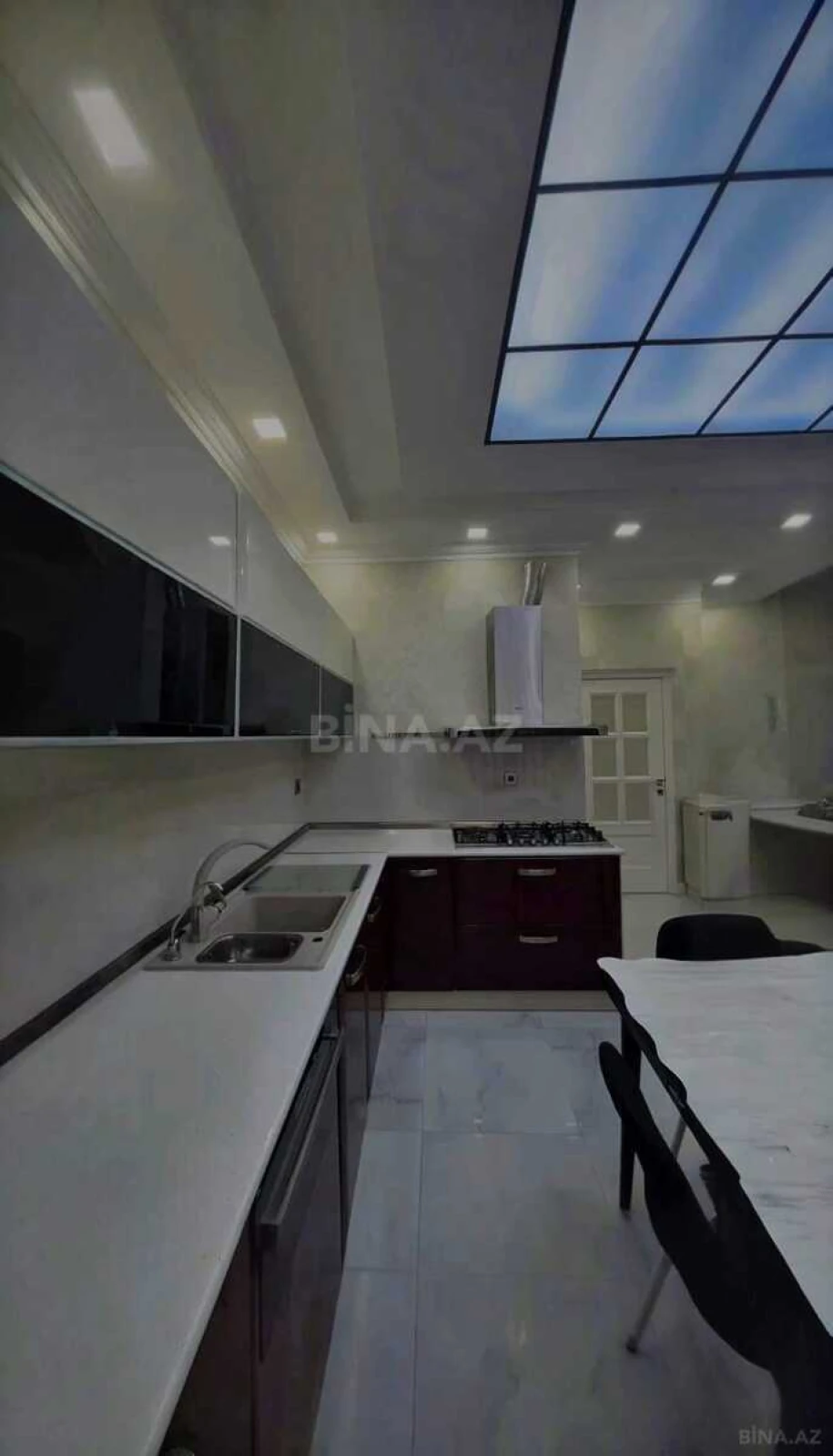 Kirayə verilir 2 otaqlı mənzil 110 m²