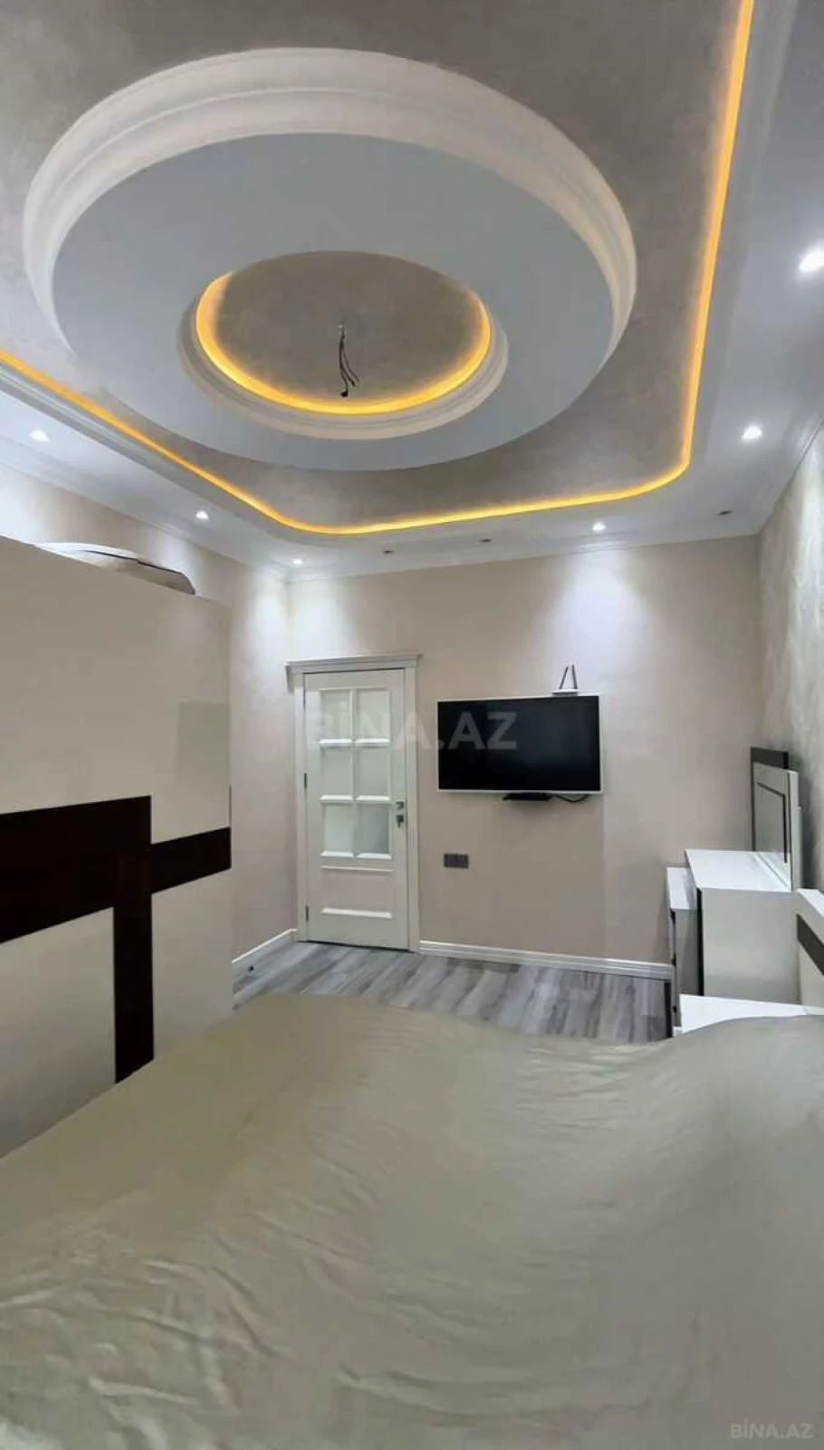 Kirayə verilir 2 otaqlı mənzil 110 m²