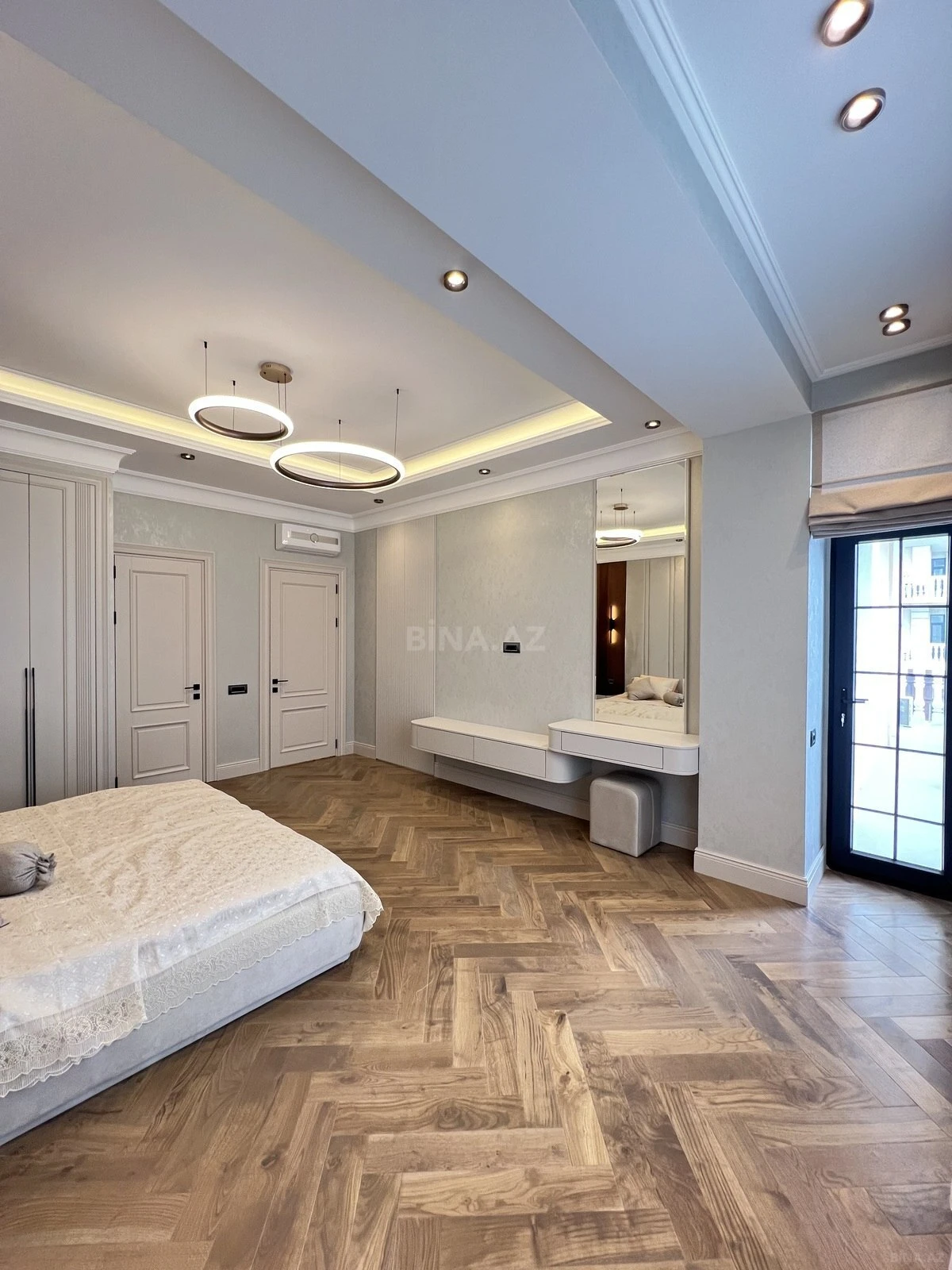 Satılır 4 otaqlı mənzil 185 m²