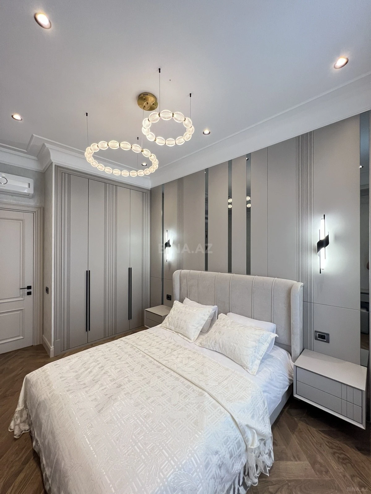 Satılır 4 otaqlı mənzil 185 m²