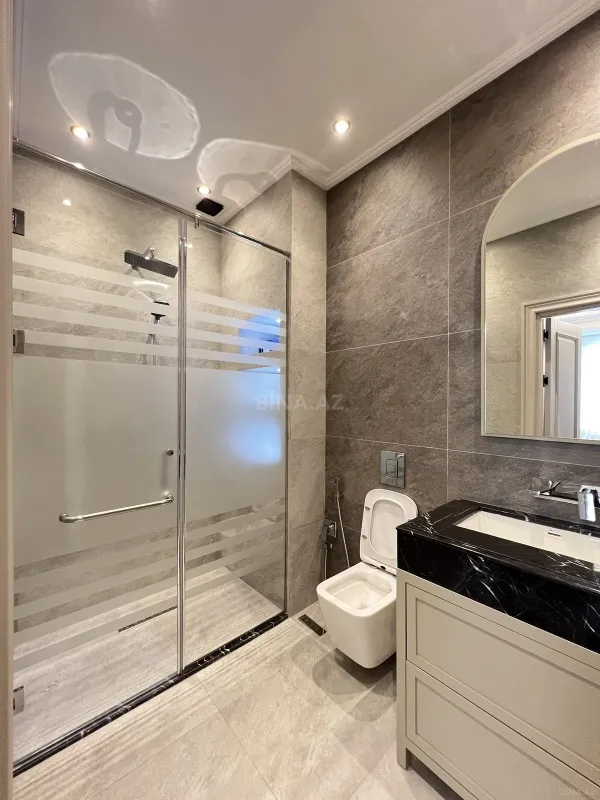 Satılır 4 otaqlı mənzil 185 m²