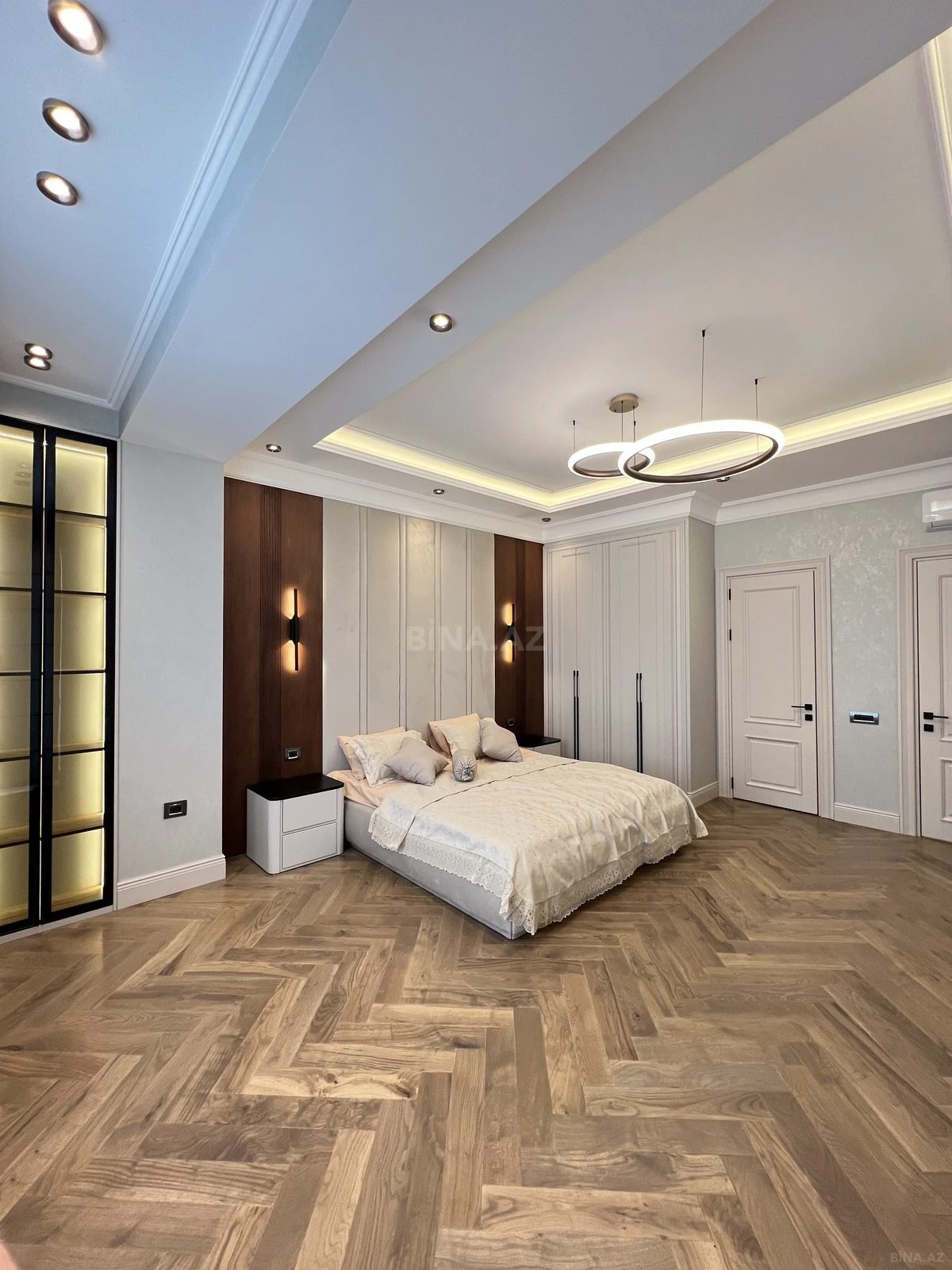 Satılır 4 otaqlı mənzil 185 m²