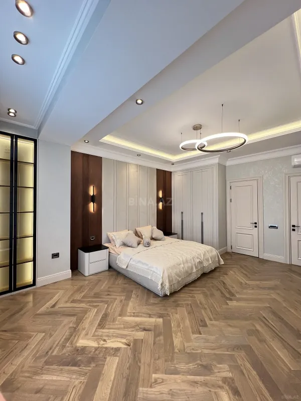 Satılır 4 otaqlı mənzil 185 m²