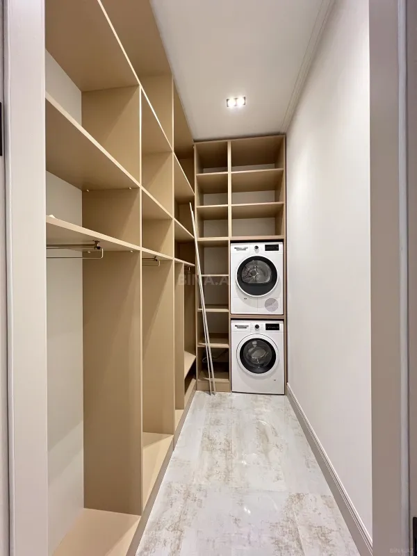 Satılır 4 otaqlı mənzil 185 m²