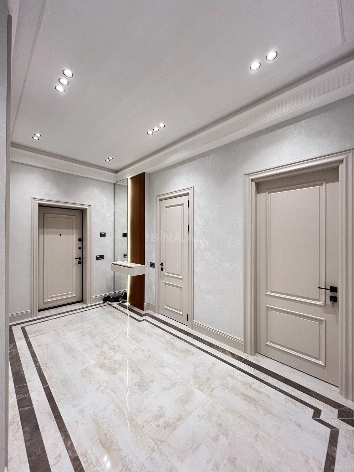 Satılır 4 otaqlı mənzil 185 m²