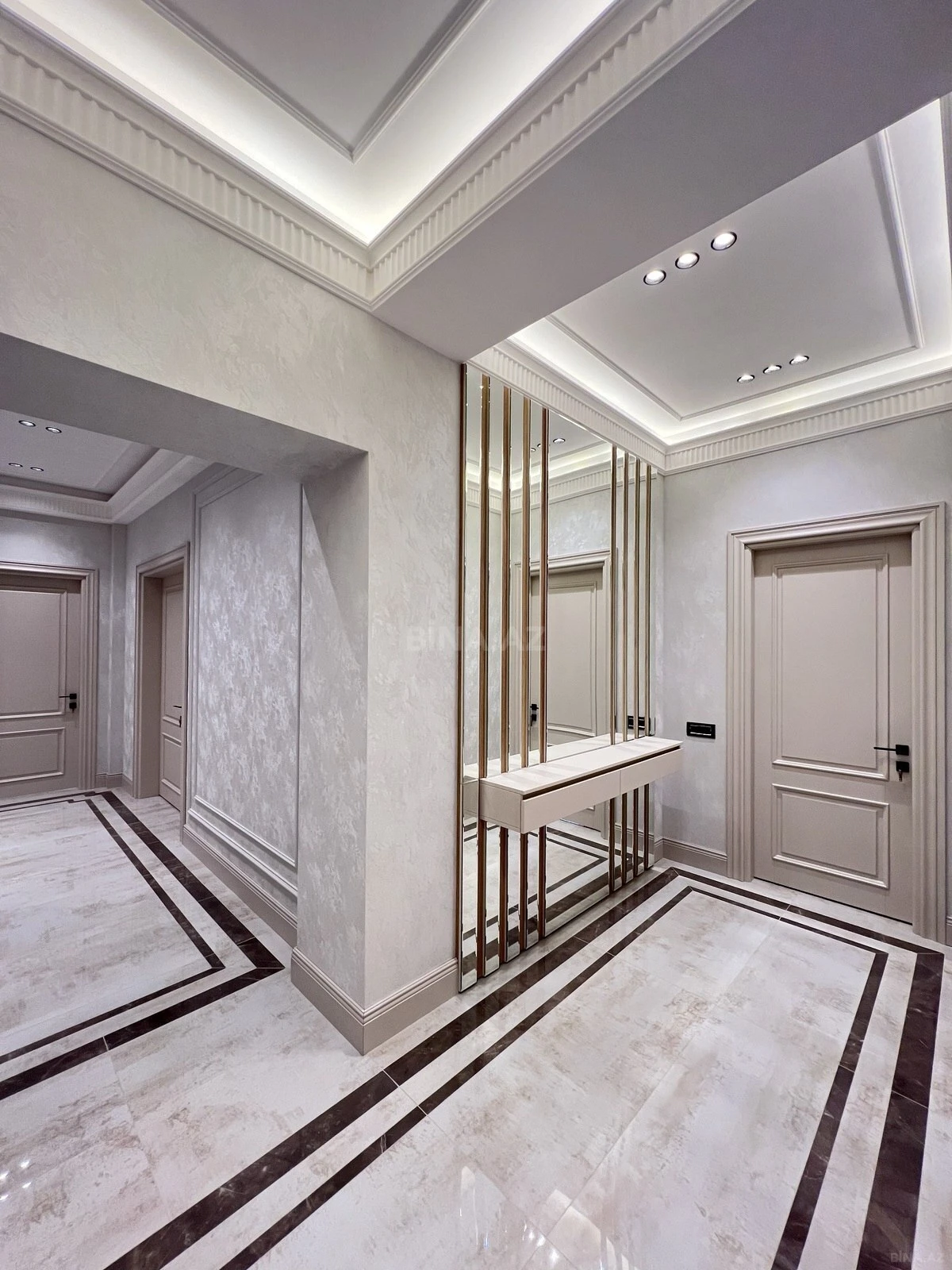 Satılır 4 otaqlı mənzil 185 m²