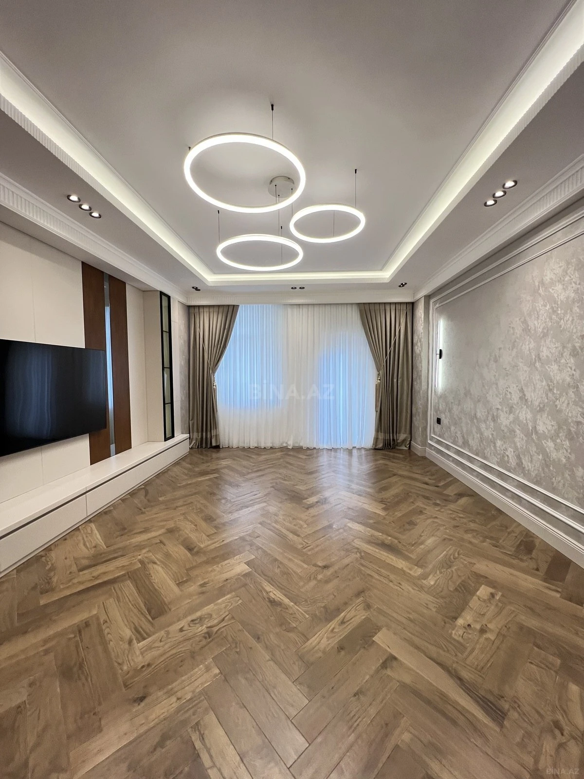 Satılır 4 otaqlı mənzil 185 m²