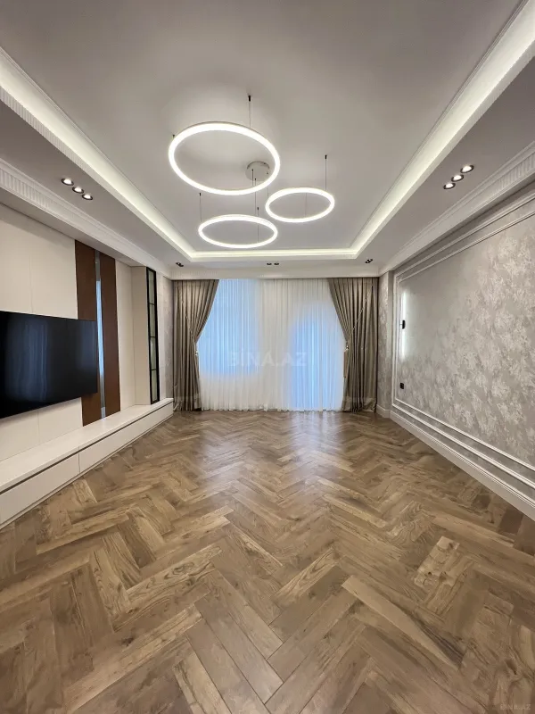 Satılır 4 otaqlı mənzil 185 m²
