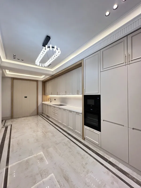 Satılır 4 otaqlı mənzil 185 m²