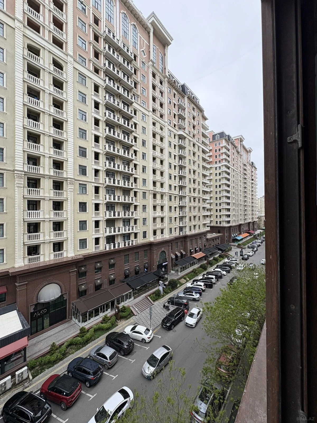 Satılır 4 otaqlı mənzil 110 m²