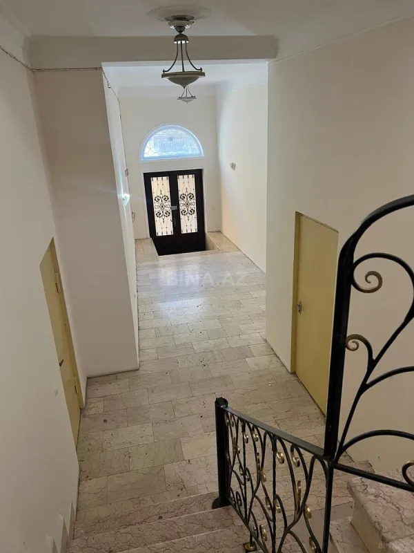 Kirayə verilir 20 otaqlı ofis 1100 m²