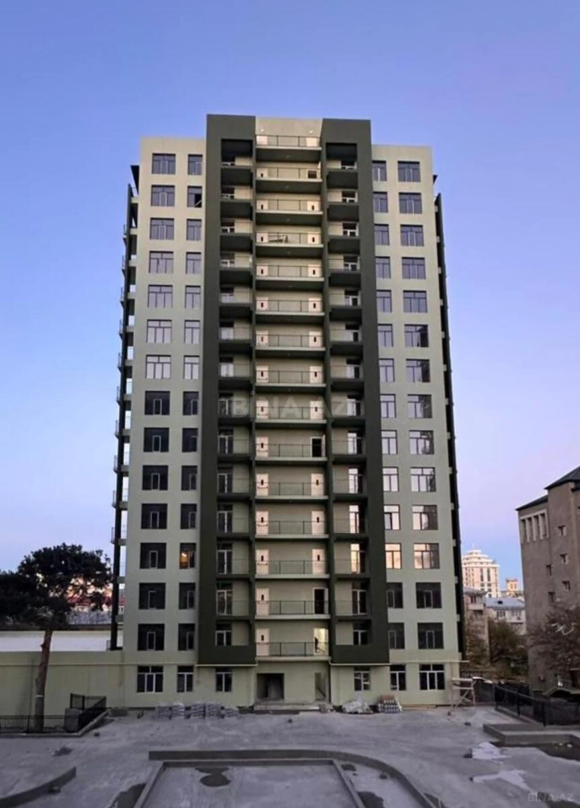 Satılır 2 otaqlı mənzil 82 m²