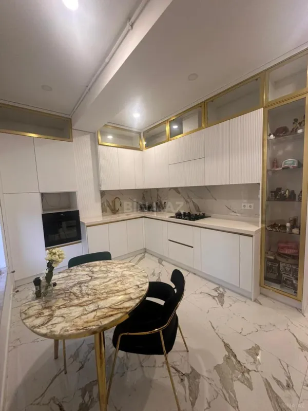 Satılır 2 otaqlı mənzil 82 m²