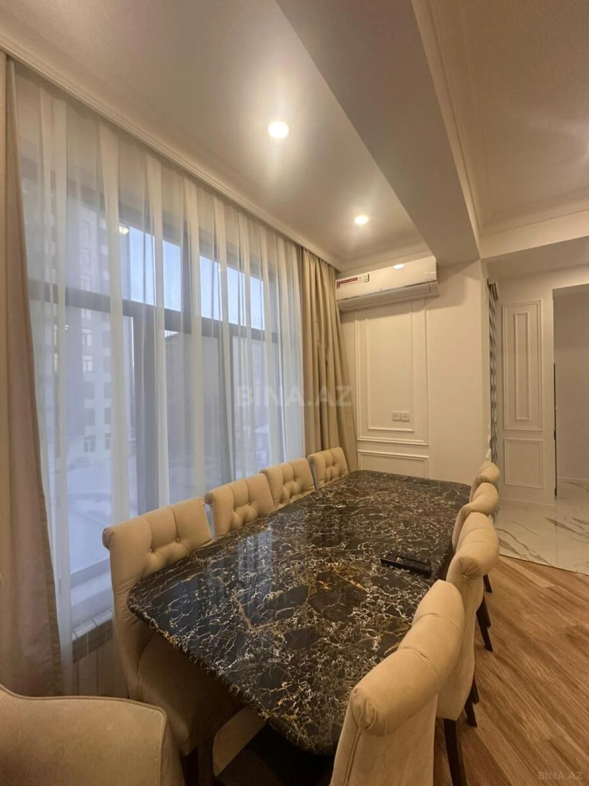 Satılır 2 otaqlı mənzil 82 m²