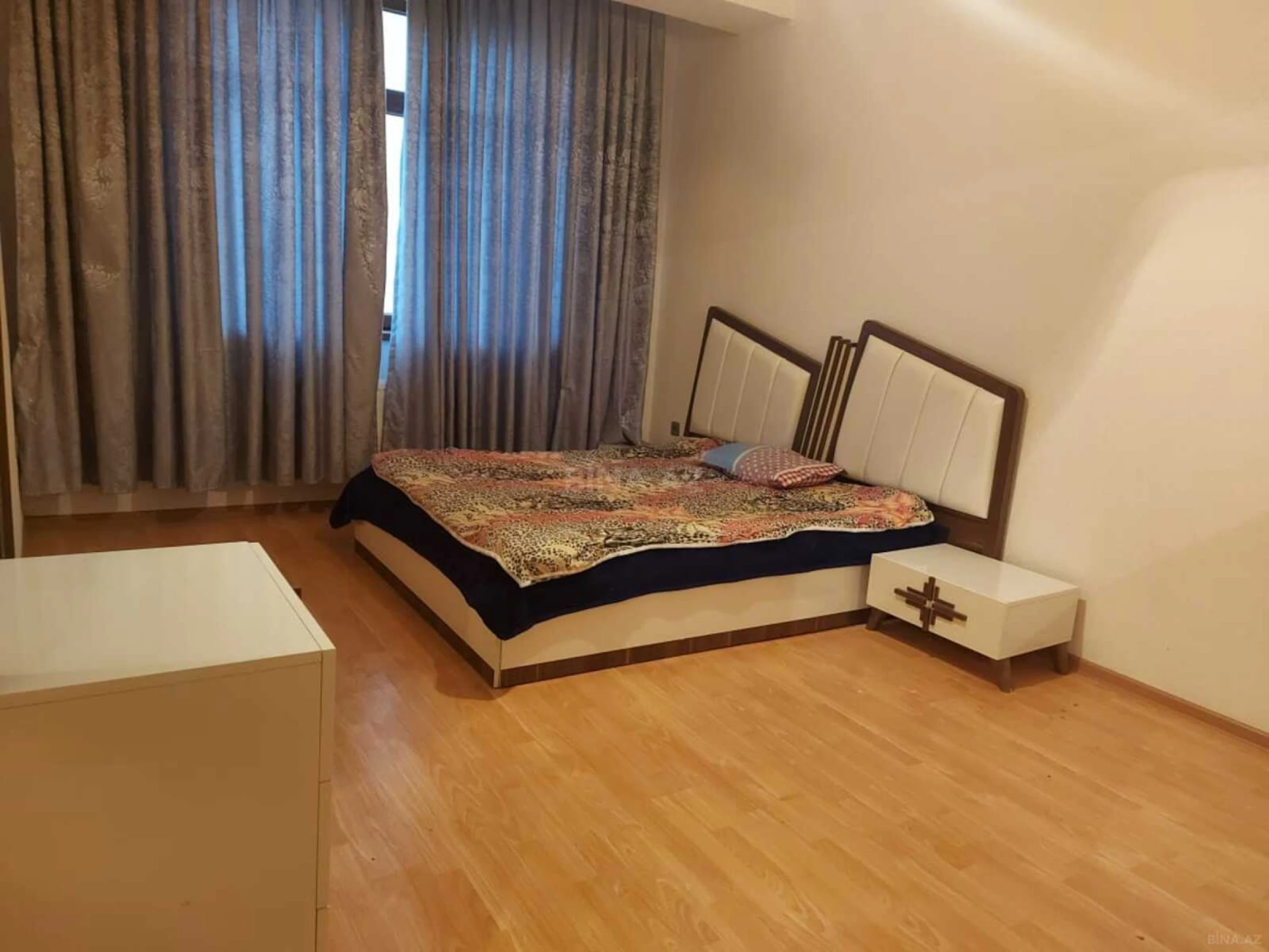 Kirayə verilir 3 otaqlı mənzil 130 m²