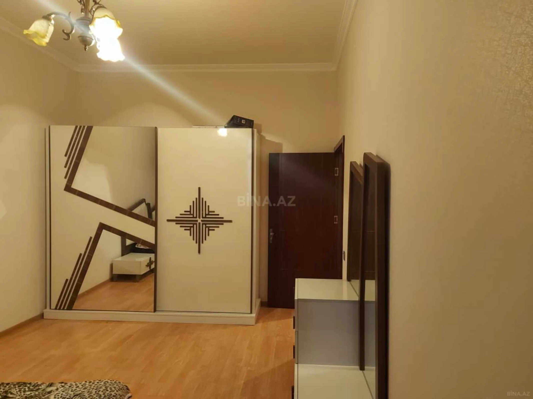 Kirayə verilir 3 otaqlı mənzil 130 m²