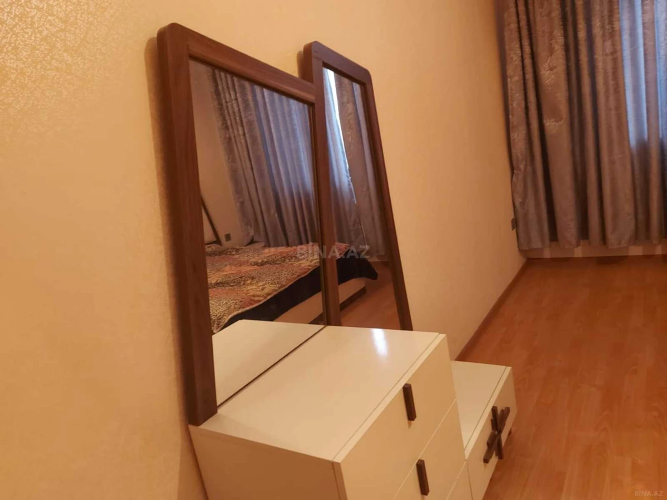 Kirayə verilir 3 otaqlı mənzil 130 m²