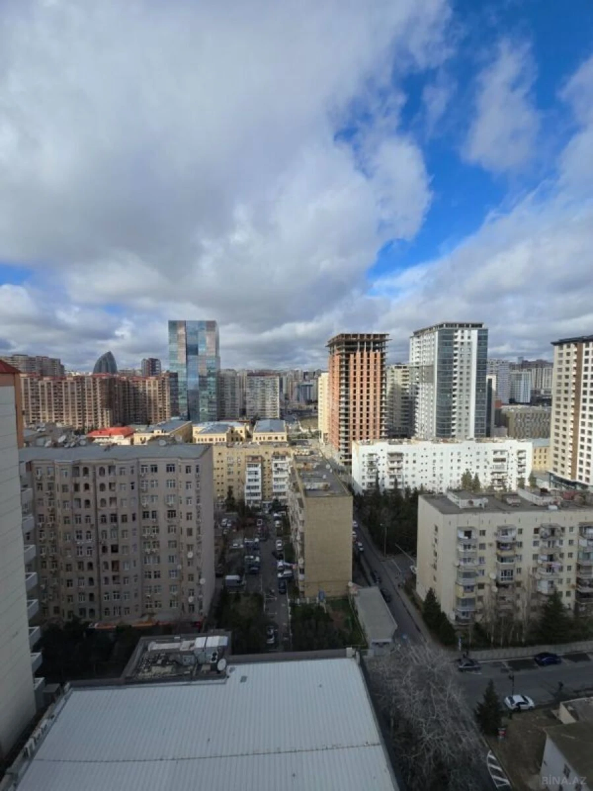 Satılır 3 otaqlı mənzil 104 m²