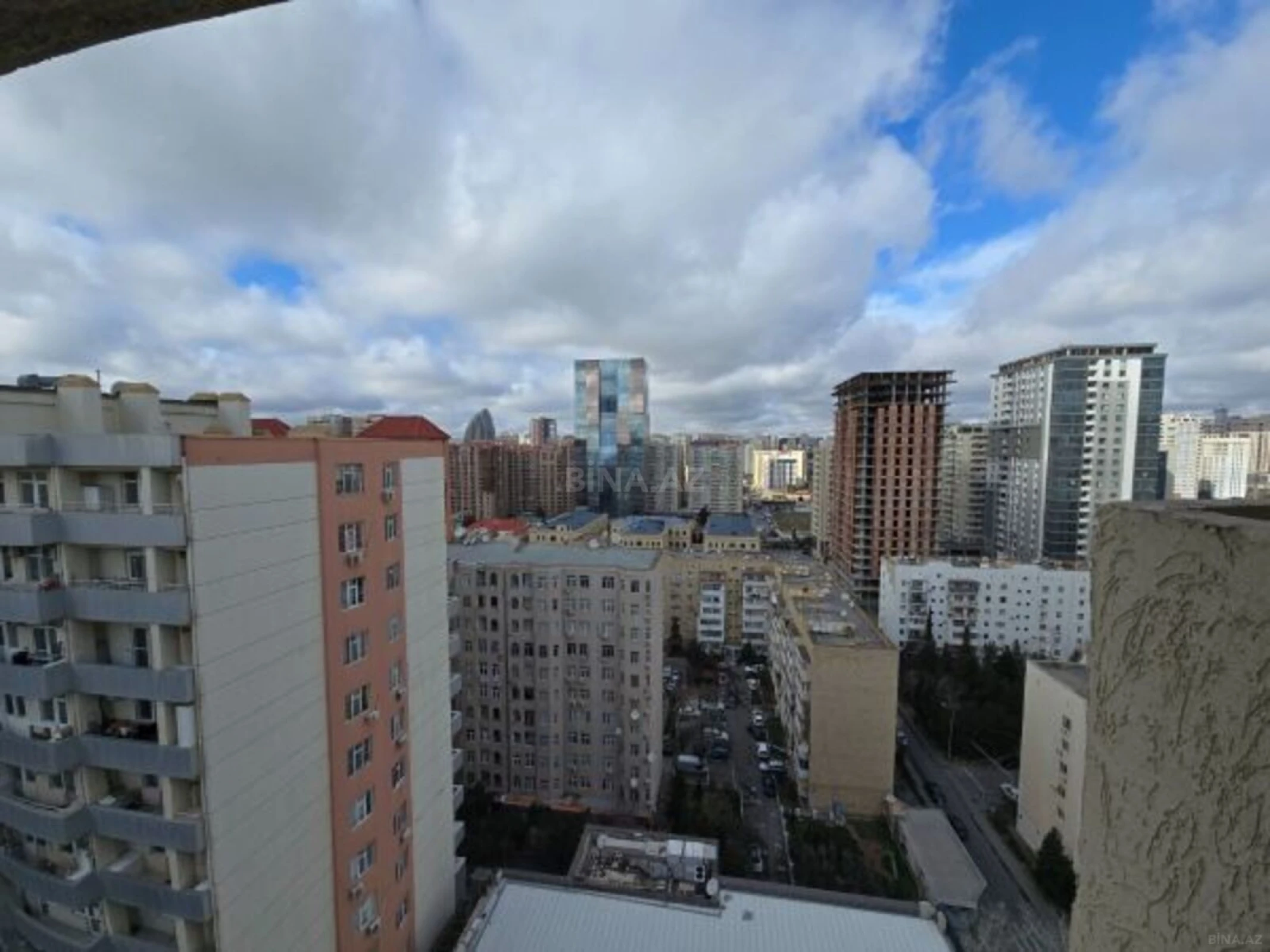 Satılır 3 otaqlı mənzil 104 m²