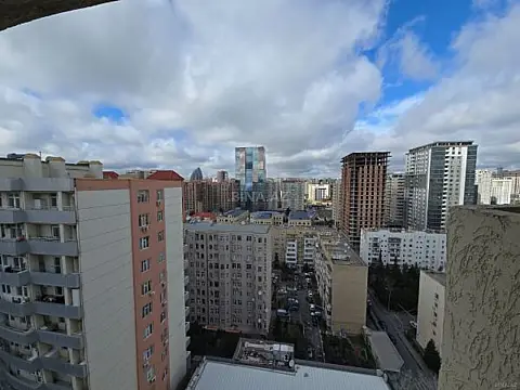 Satılır 3 otaqlı mənzil 104 m²