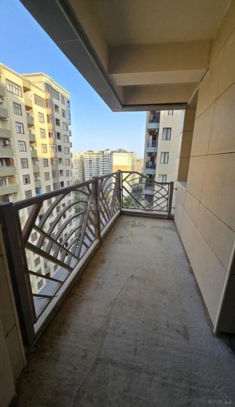 Satılır 4 otaqlı mənzil 192.5 m²