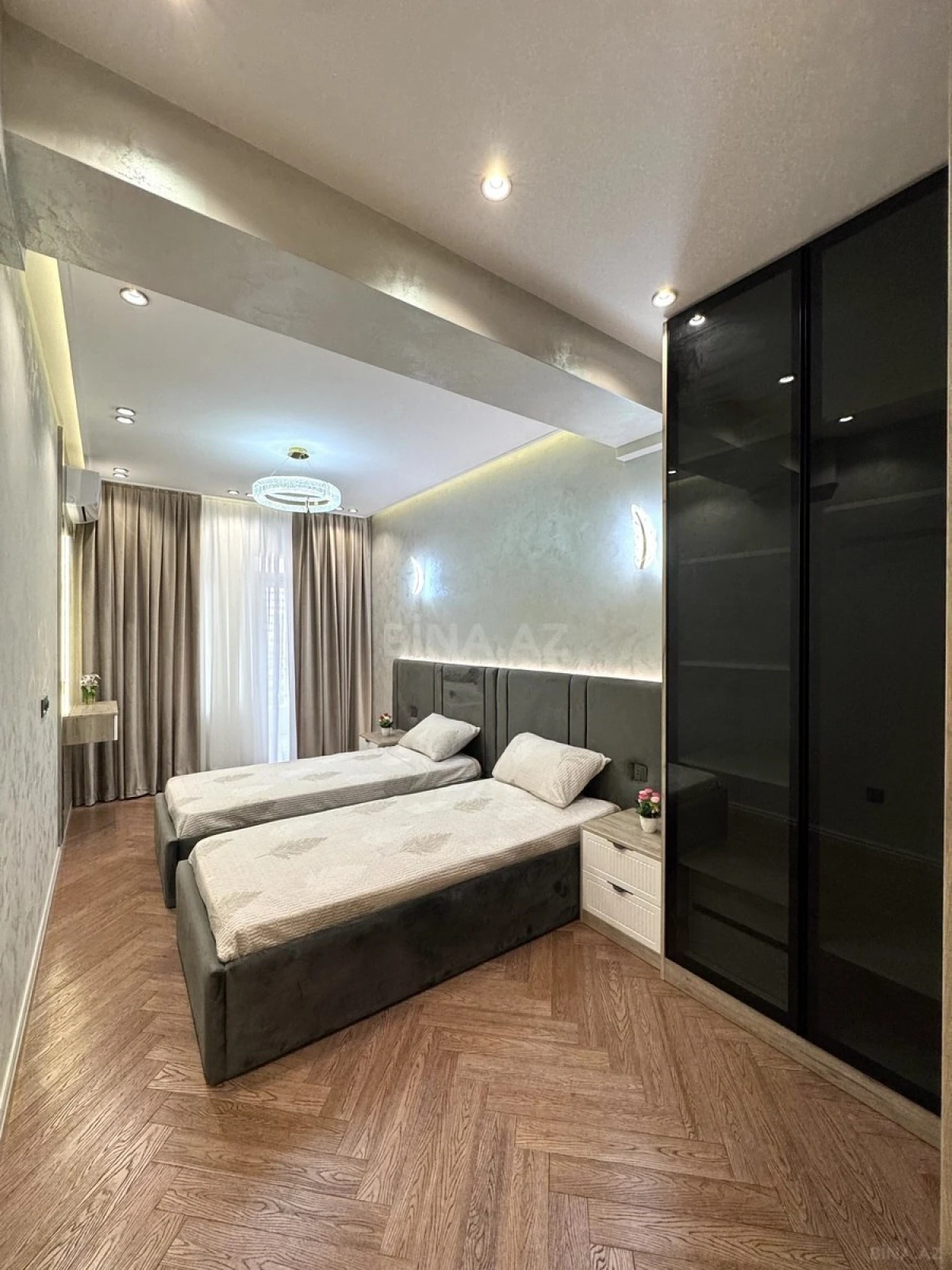 Satılır 3 otaqlı mənzil 117 m²