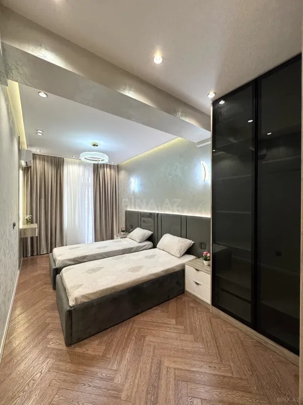 Satılır 3 otaqlı mənzil 117 m²