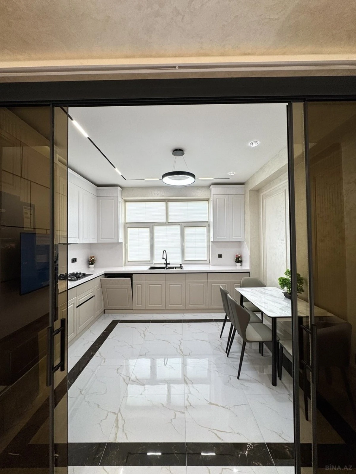 Satılır 3 otaqlı mənzil 117 m²