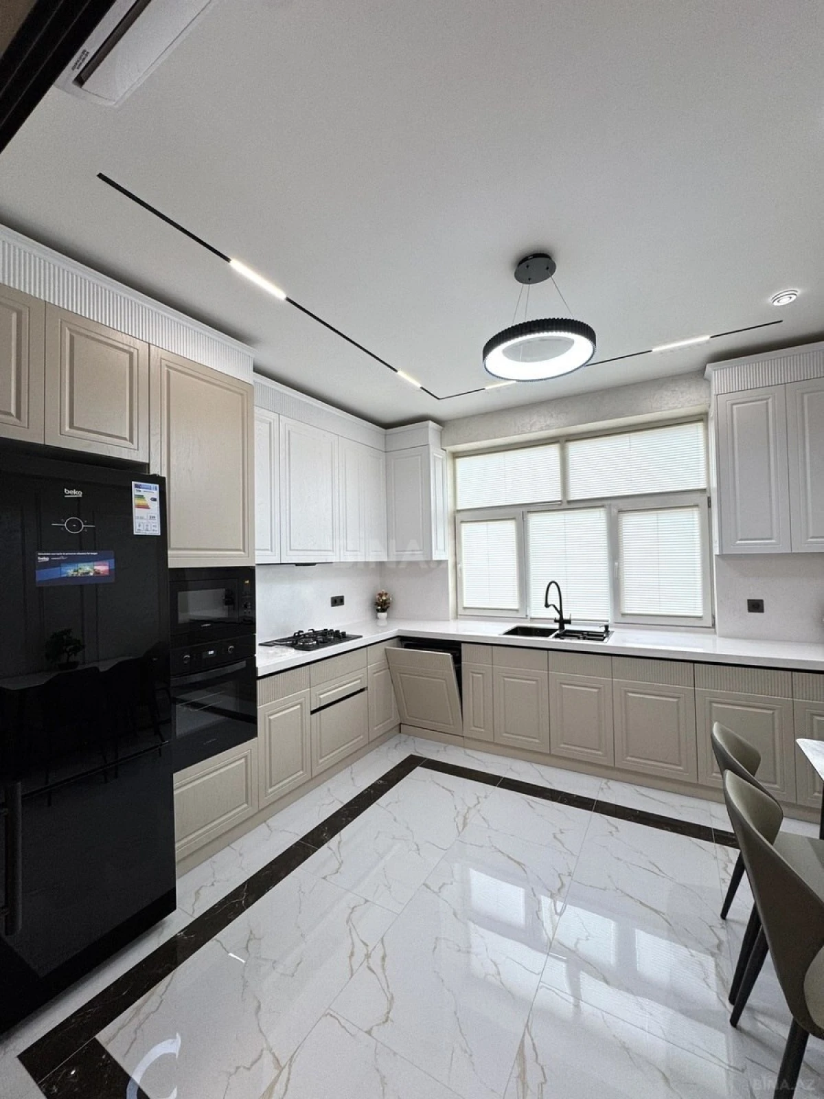 Satılır 3 otaqlı mənzil 117 m²