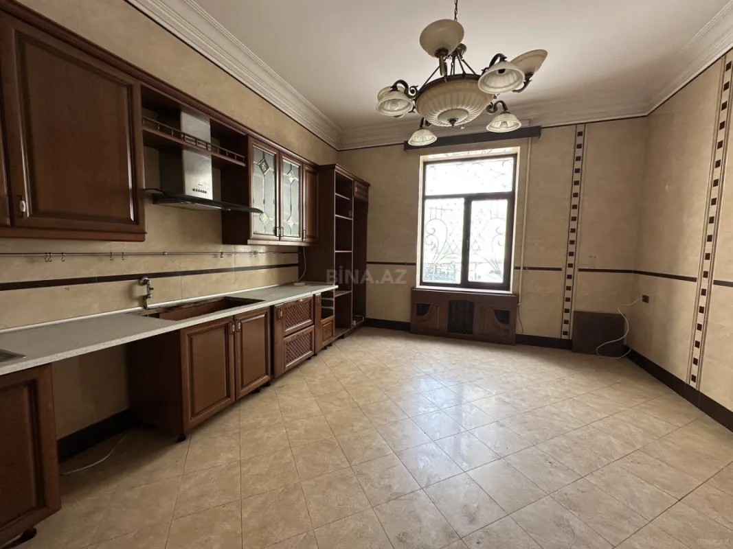 Satılır 7 otaqlı həyət evi 600 m²
