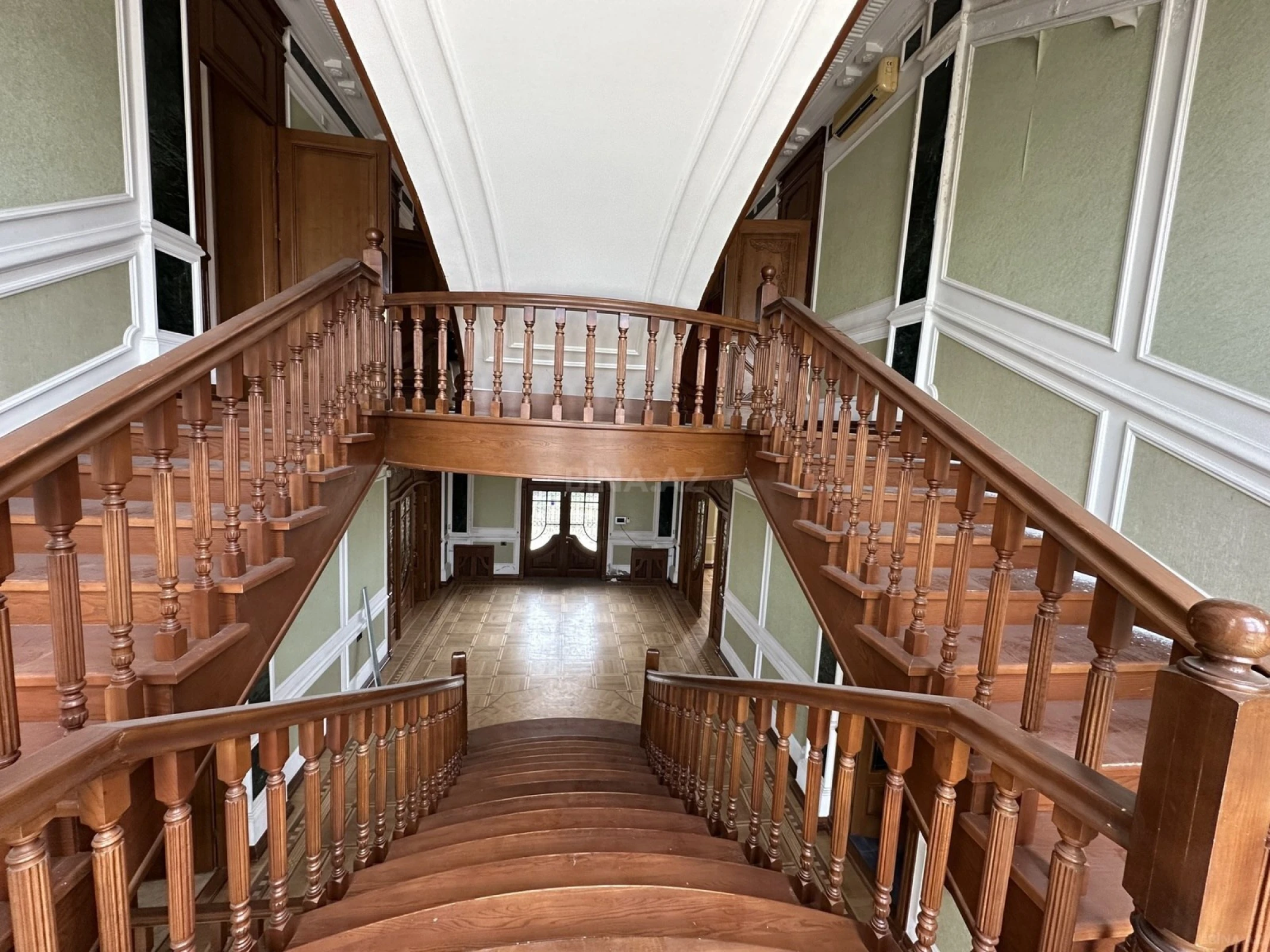 Satılır 7 otaqlı həyət evi 600 m²