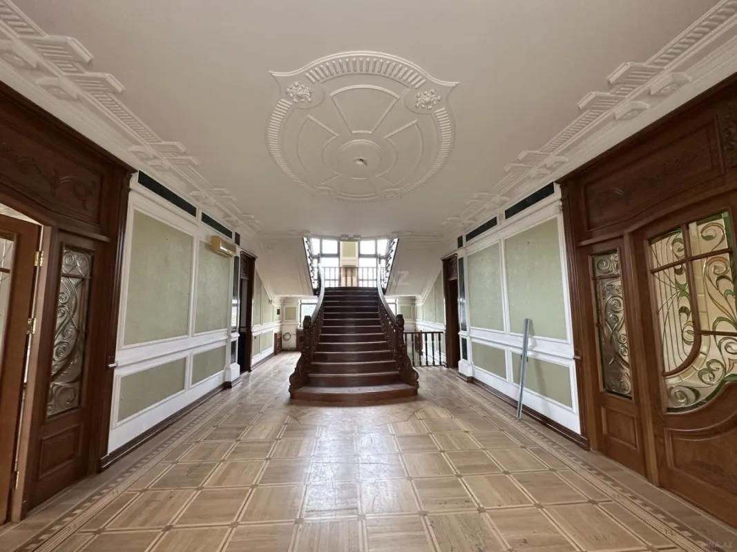 Satılır 7 otaqlı həyət evi 600 m²