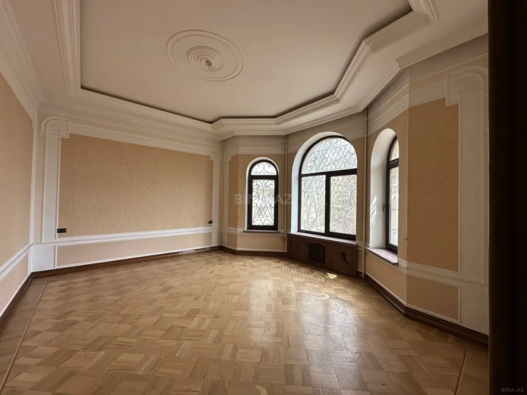 Satılır 7 otaqlı həyət evi 600 m²