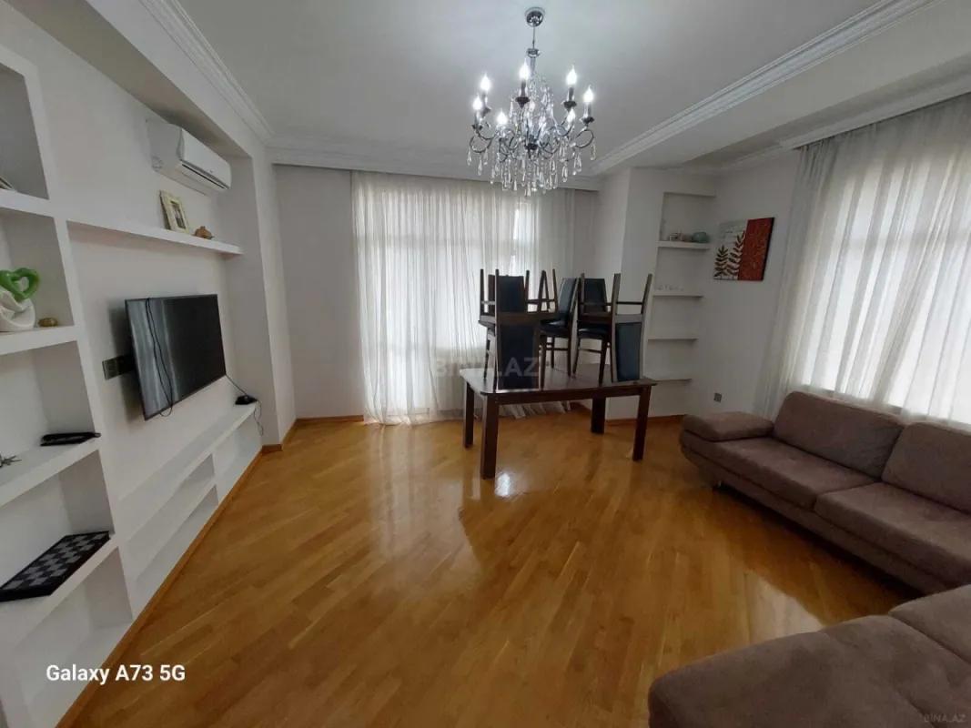 Kirayə verilir 3 otaqlı mənzil 140 m²