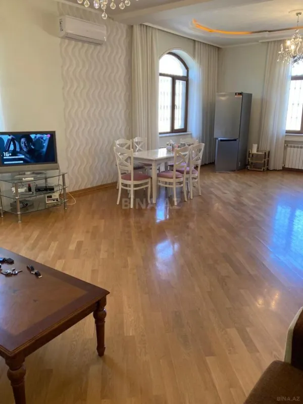 Kirayə verilir 5 otaqlı həyət evi 250 m²