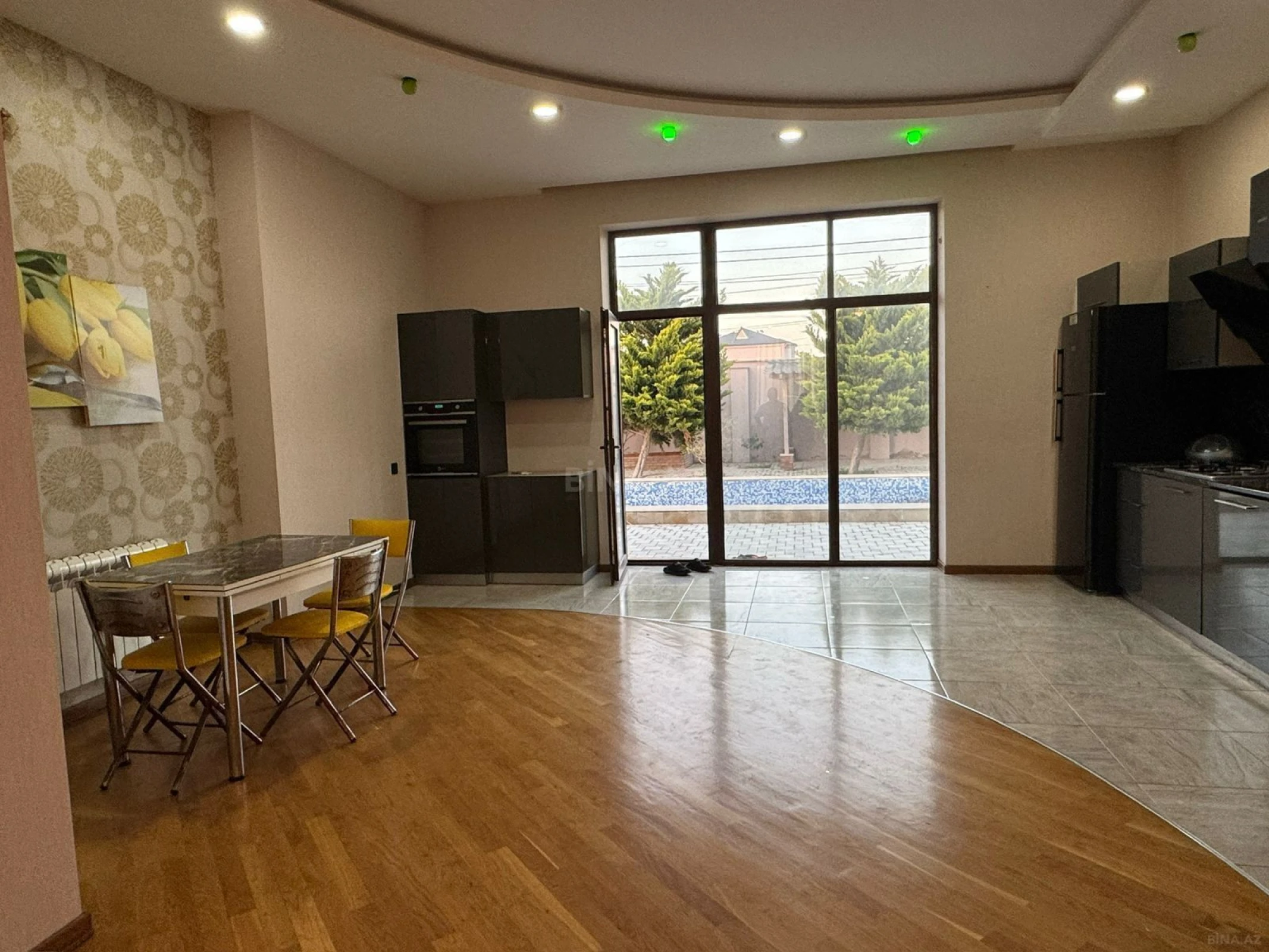 Kirayə verilir 5 otaqlı həyət evi 400 m²