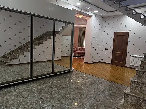Kirayə verilir 5 otaqlı həyət evi 400 m²