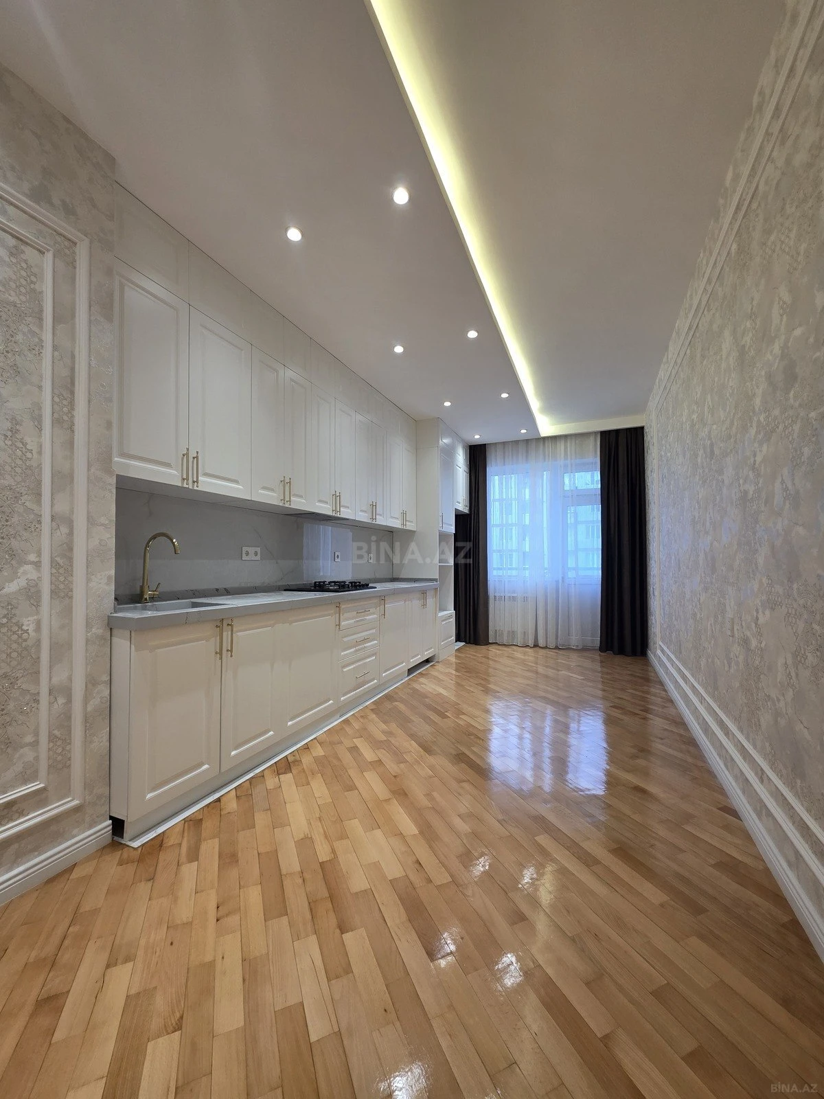 Satılır 3 otaqlı mənzil 153 m²