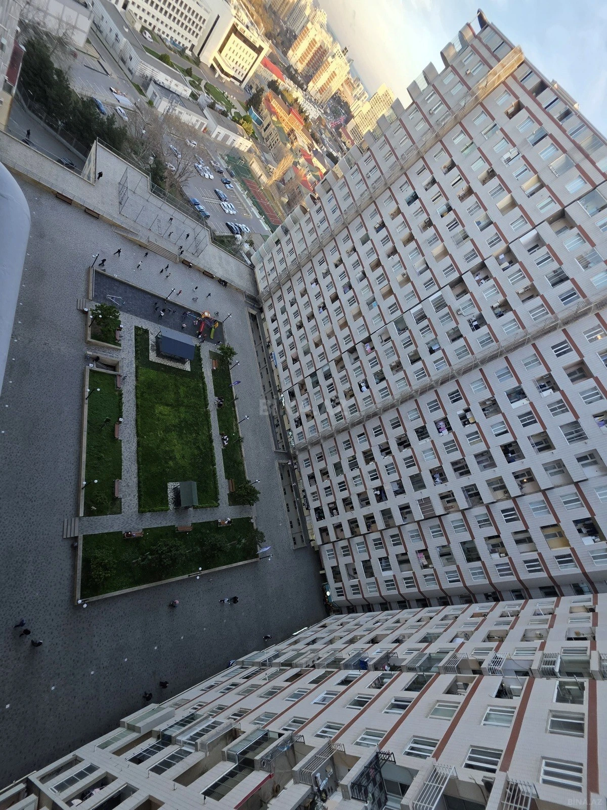 Satılır 3 otaqlı mənzil 153 m²