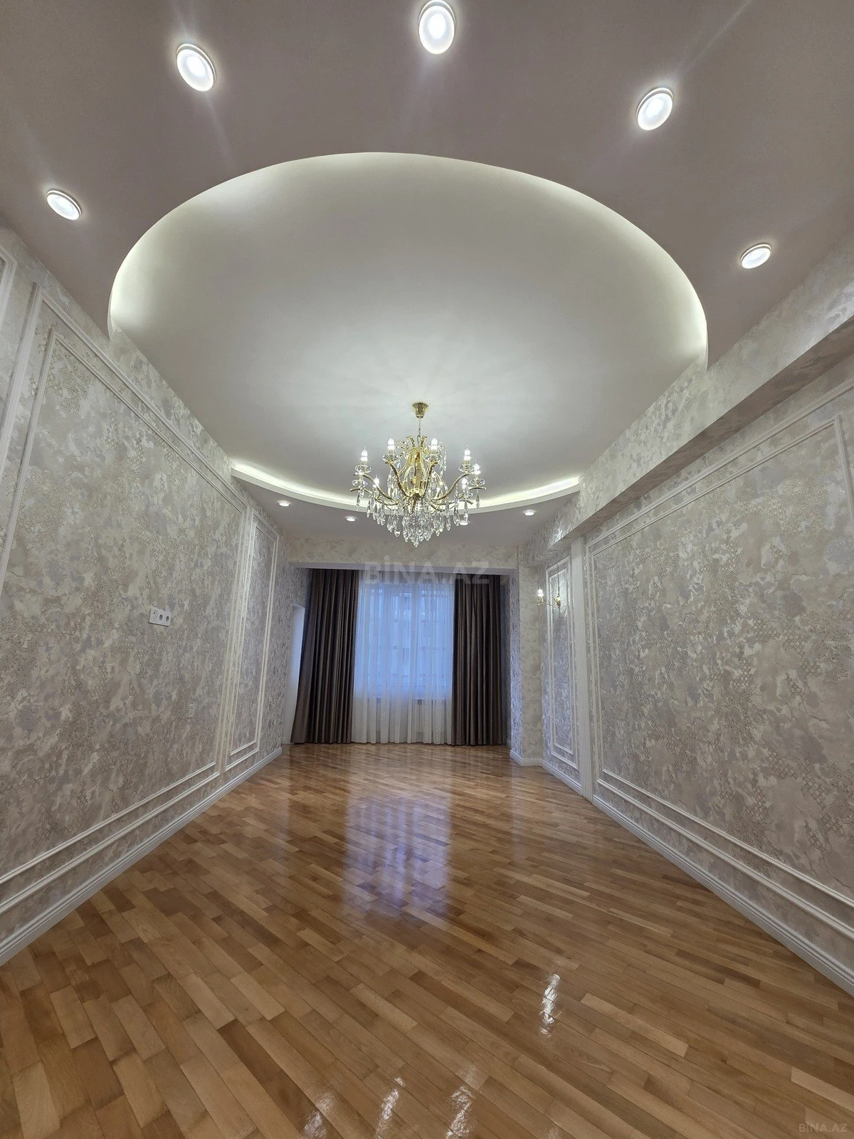 Satılır 3 otaqlı mənzil 153 m²