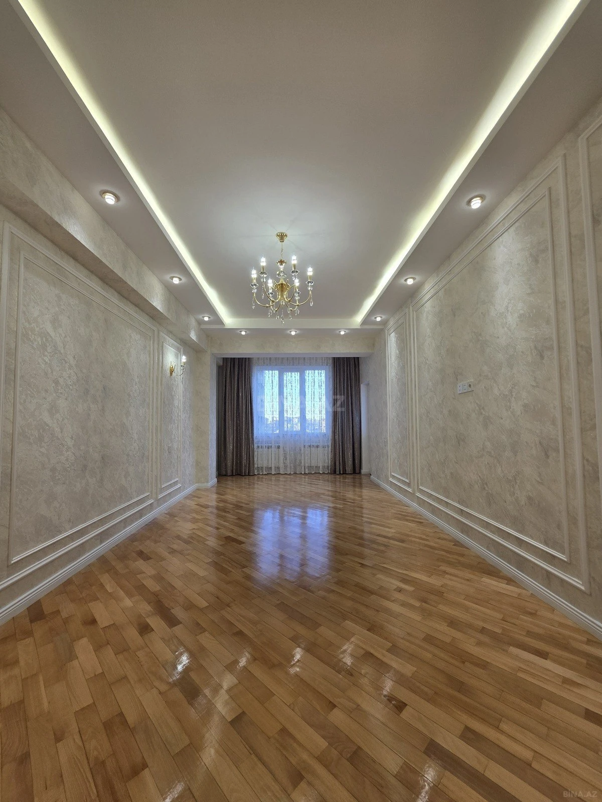 Satılır 3 otaqlı mənzil 153 m²