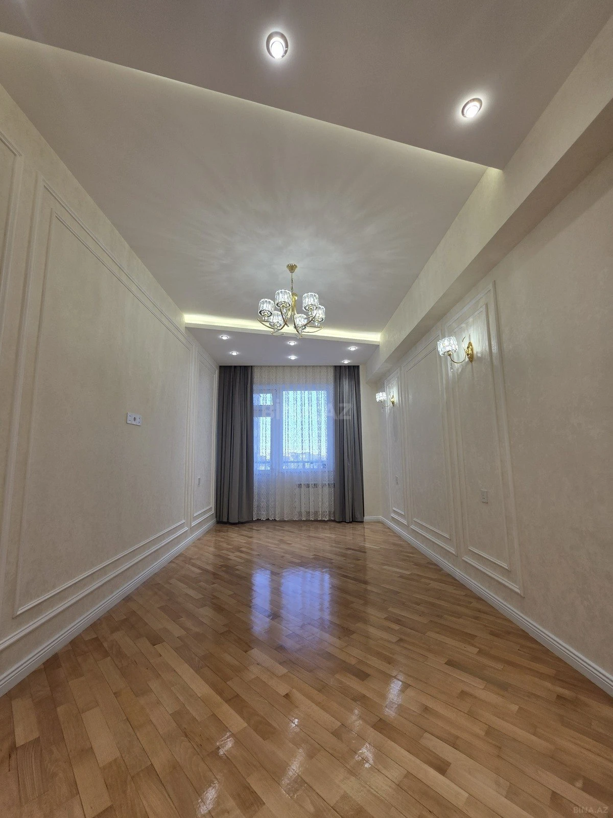 Satılır 3 otaqlı mənzil 153 m²